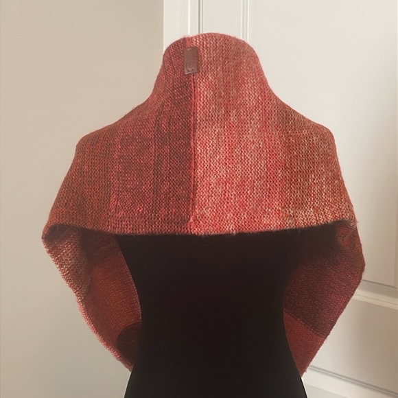 NWT Gaia Pretty Persuasions Infinity Scarf Mini Throw NWT - Picture 2 of 6